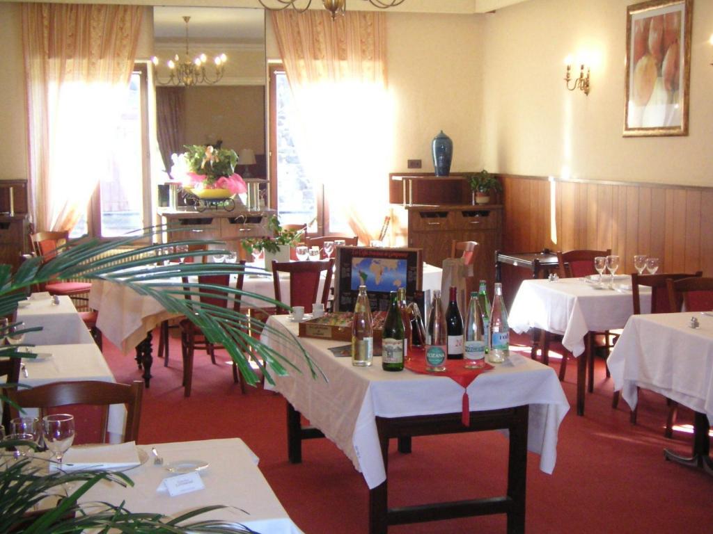 Les Negociants Hotel Pontgibaud Zewnętrze zdjęcie
