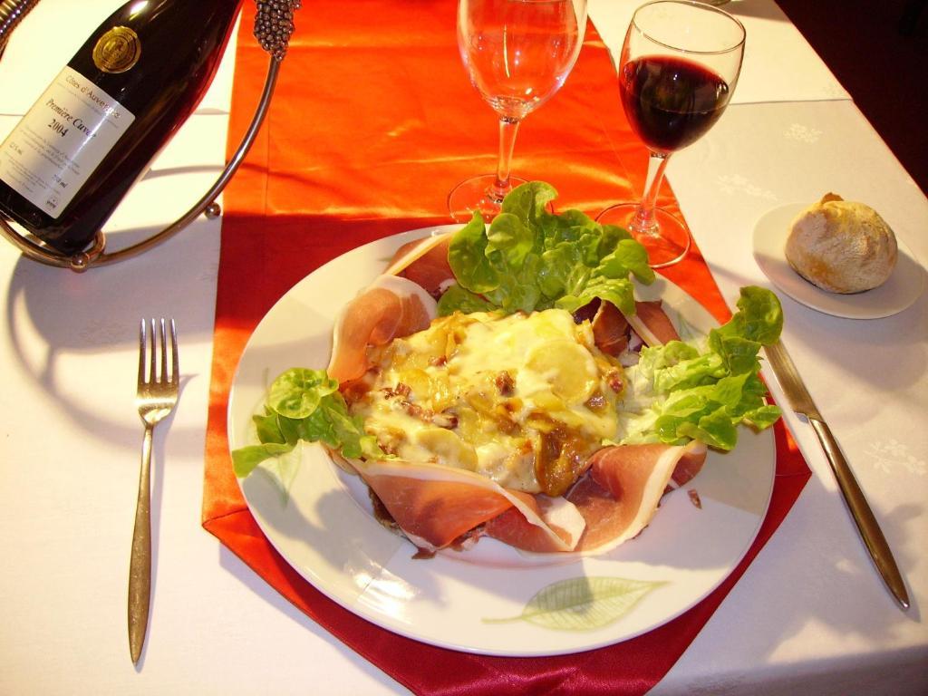 Les Negociants Hotel Pontgibaud Zewnętrze zdjęcie