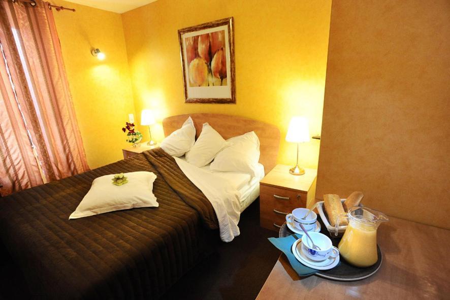 Les Negociants Hotel Pontgibaud Pokój zdjęcie
